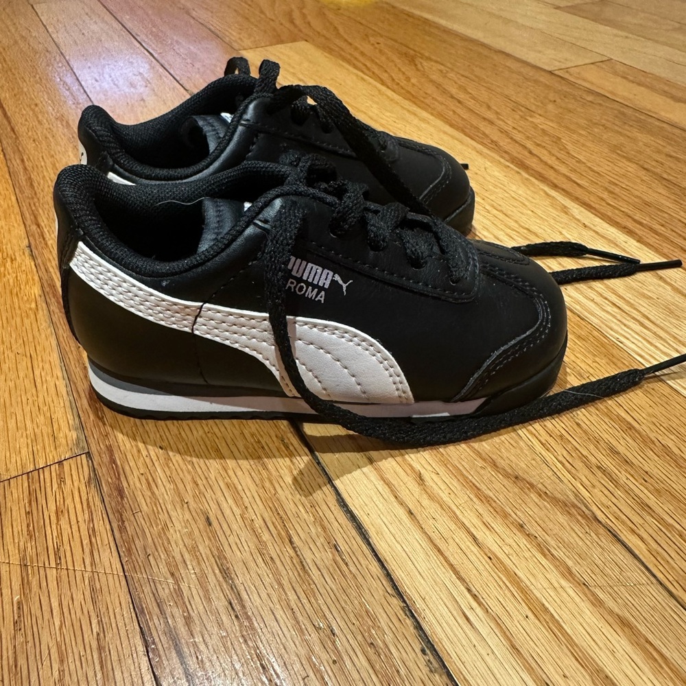Puma Roma Kids Black and White Low-Top Sneakers